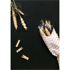 VD60097 Poster Flowers on Table