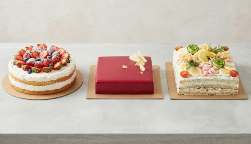 Olika former på tårtbrickor